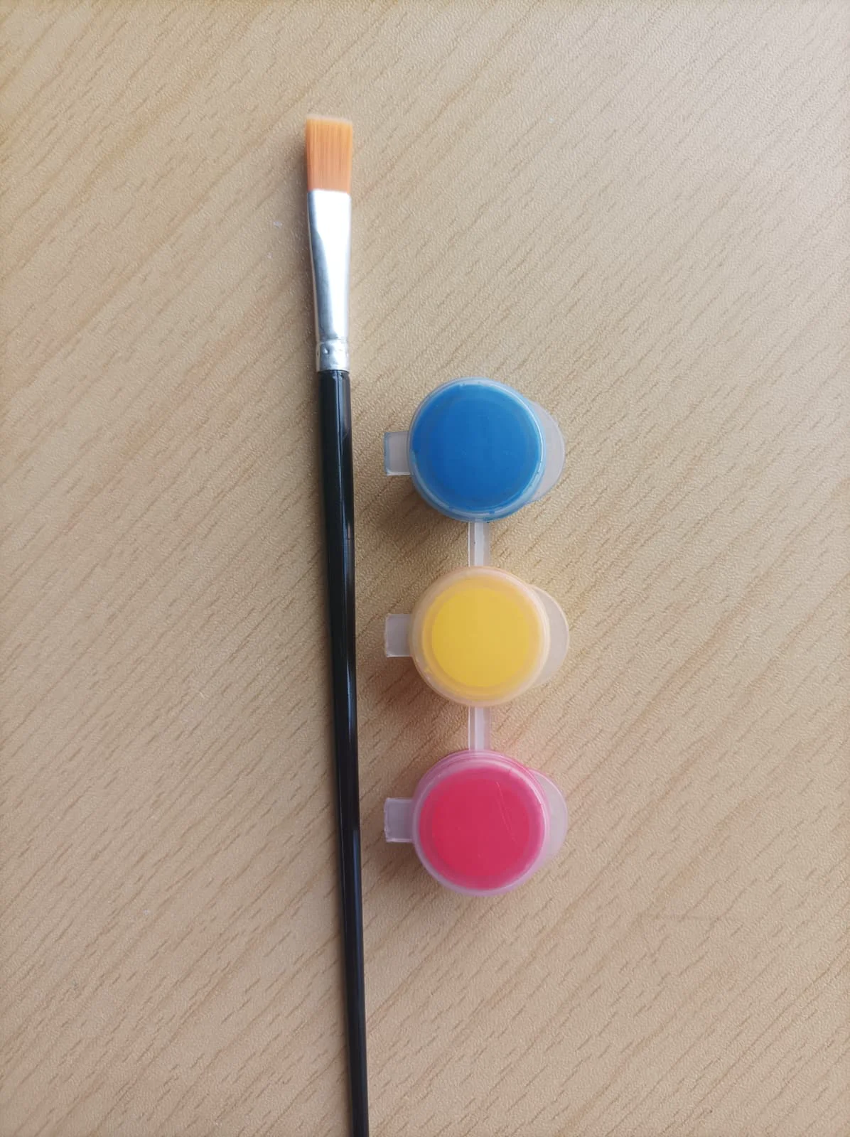 Pincel + témperas